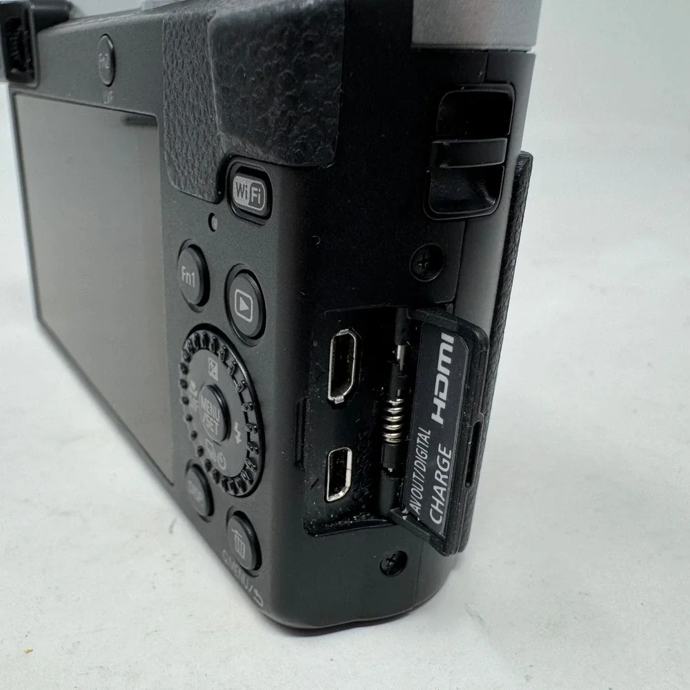 Panasonic Lumix DMC-ZS50 Digital Camera Leica 30x Zoom Silver Black 32GB SD Card